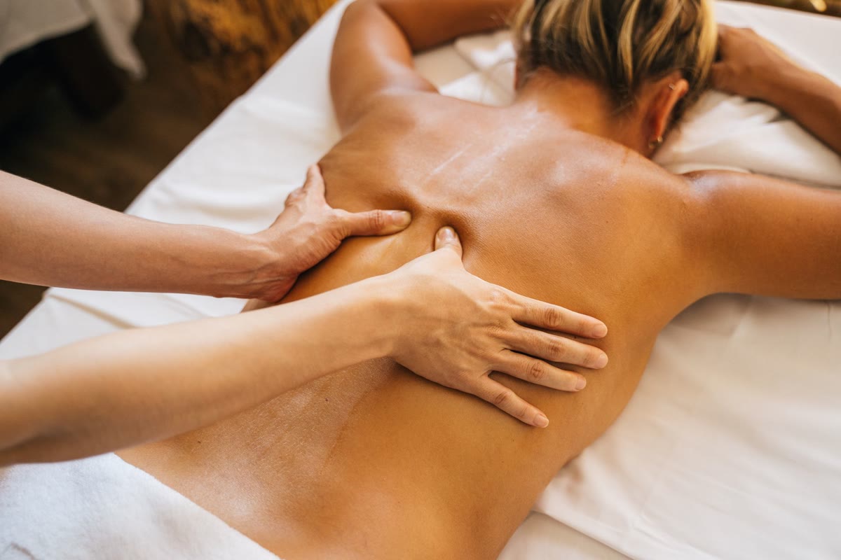 Frame 1 — hands settling into upper back.